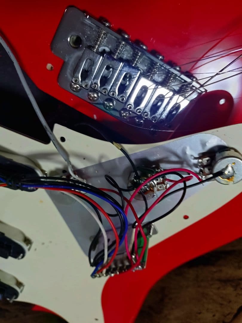 Squier バレット　Stratocaster 赤　ボディ不明