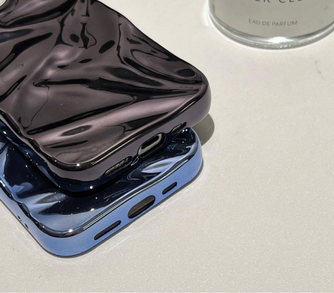 メタリックデザインのiPhoneケース
