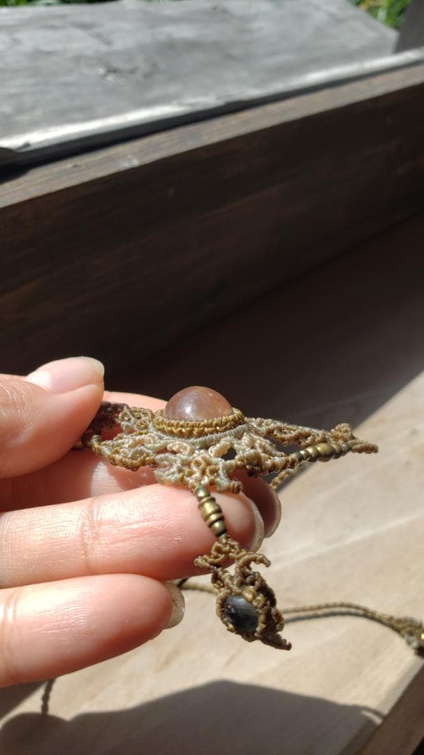 新しいわたしへ＊マクラメネックレス｜スターサンストーン×淡色コード