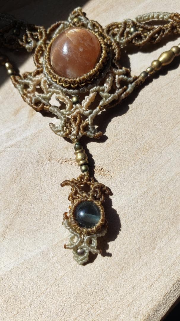 新しいわたしへ＊マクラメネックレス｜スターサンストーン×淡色コード