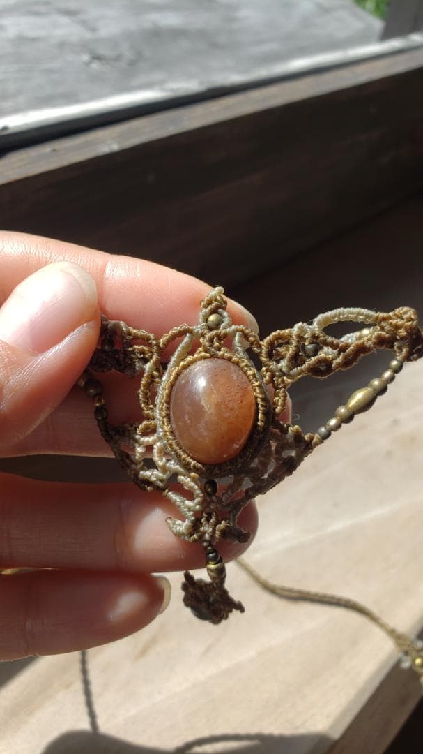 新しいわたしへ＊マクラメネックレス｜スターサンストーン×淡色コード