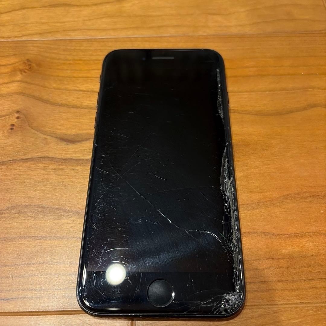 Apple iPhone SE 第2世代　画面割れあり