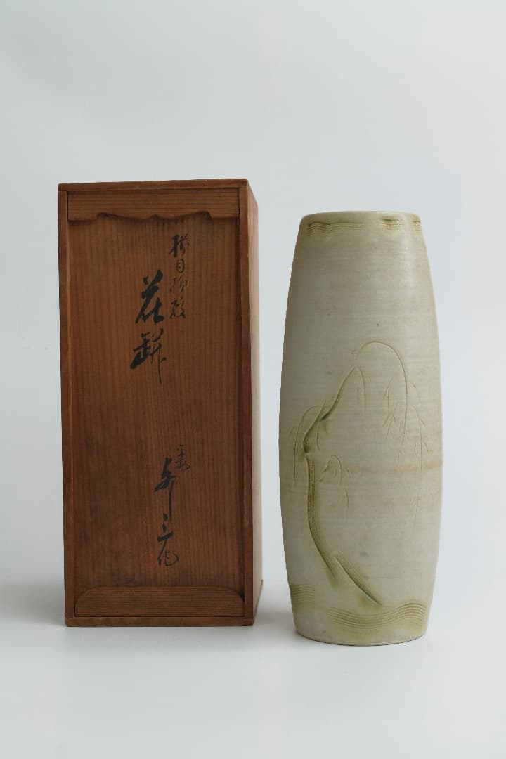 陶器製花瓶 [ 柳の模様 ]