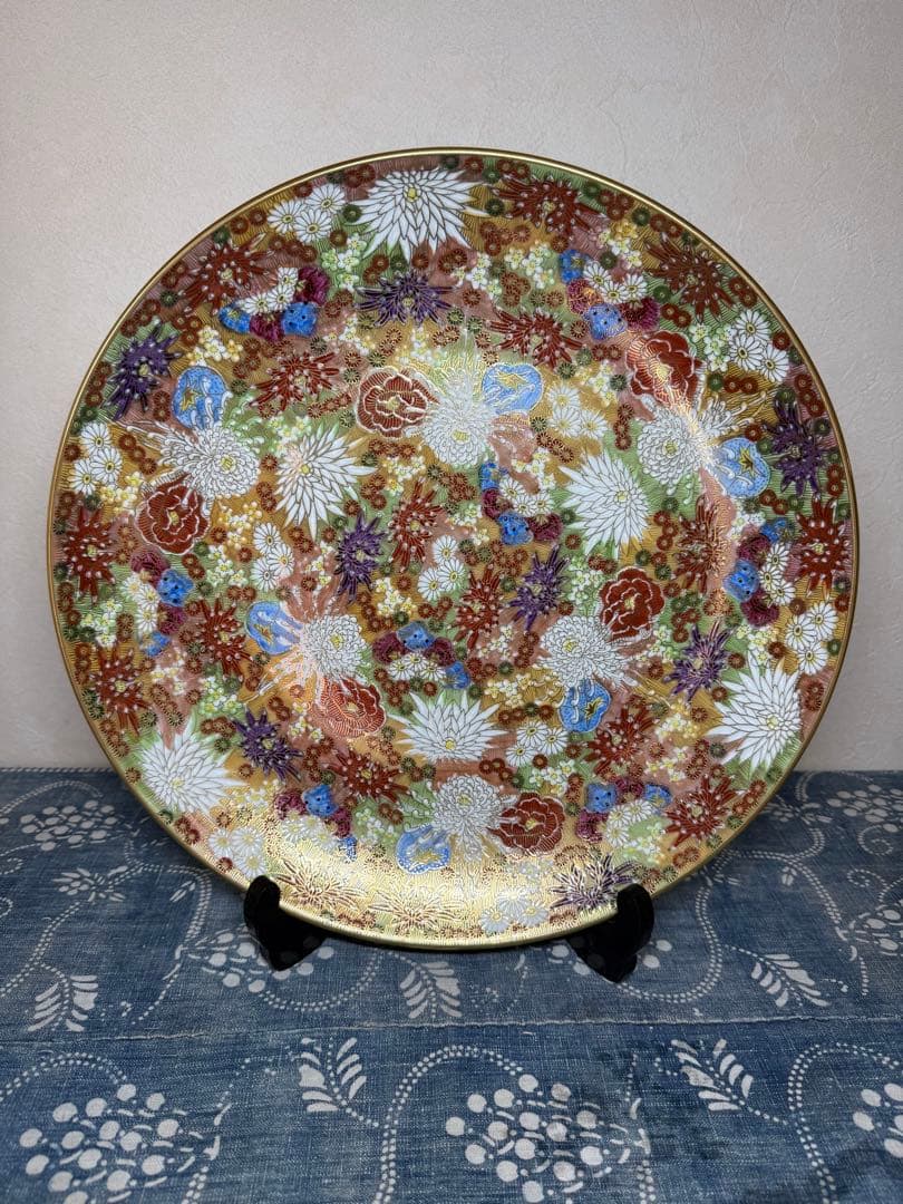 九谷焼　章山　色絵　金彩　菊花詰文　大皿 36cm