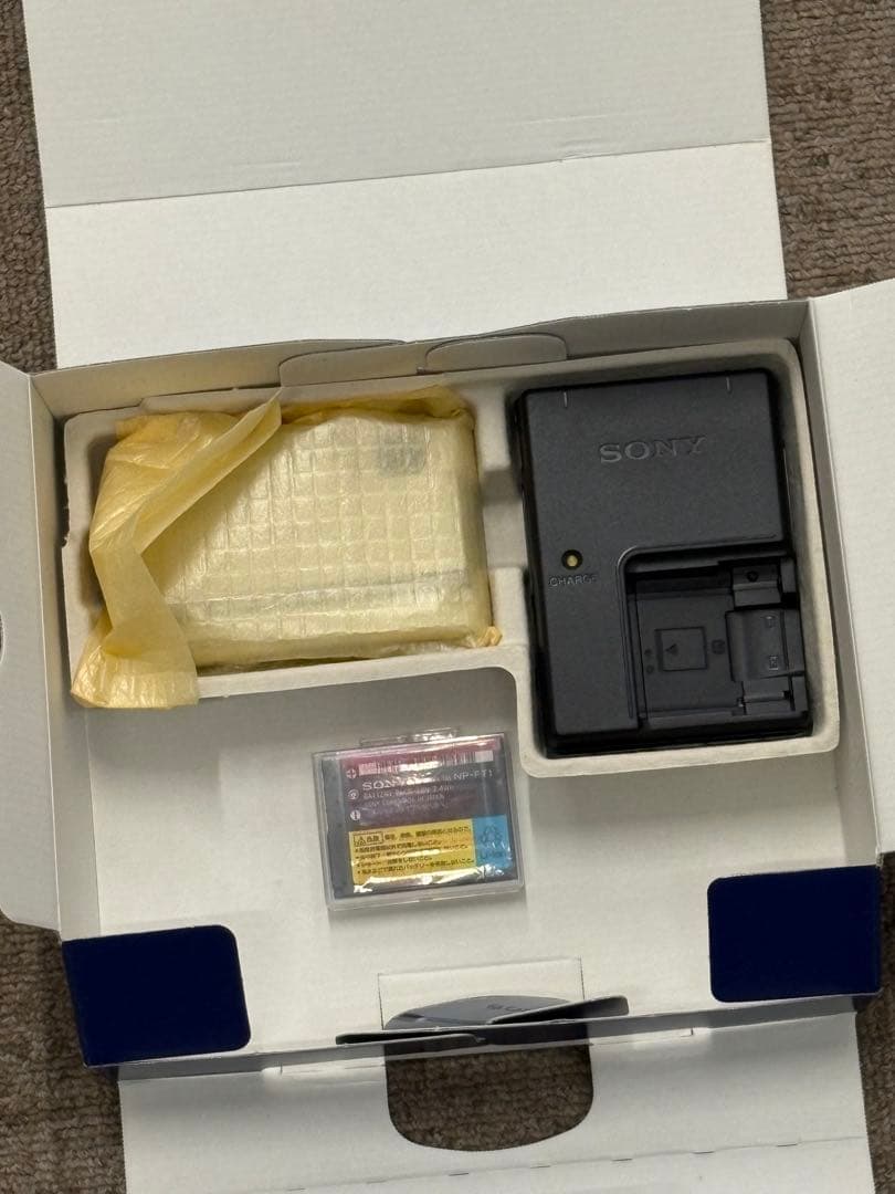 【極美品】SONY ソニー Cyber-shot DSC-T9 IPT-DS1