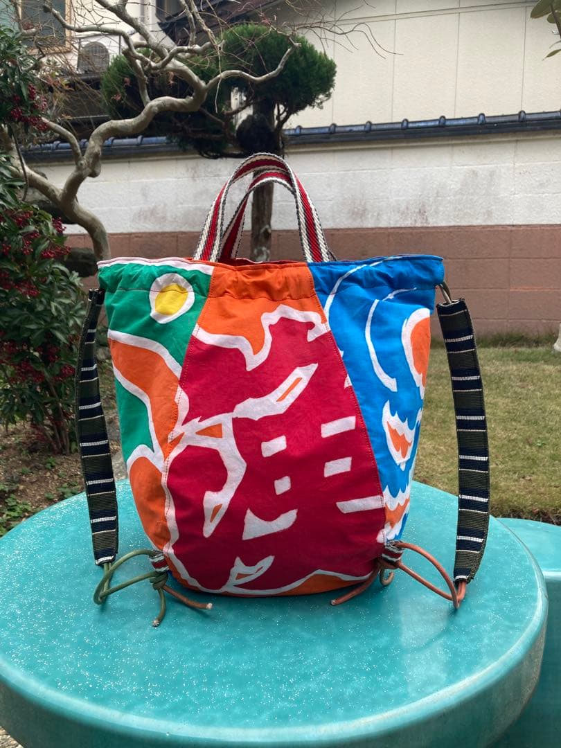 大漁旗のころんとしたカラフルリュック