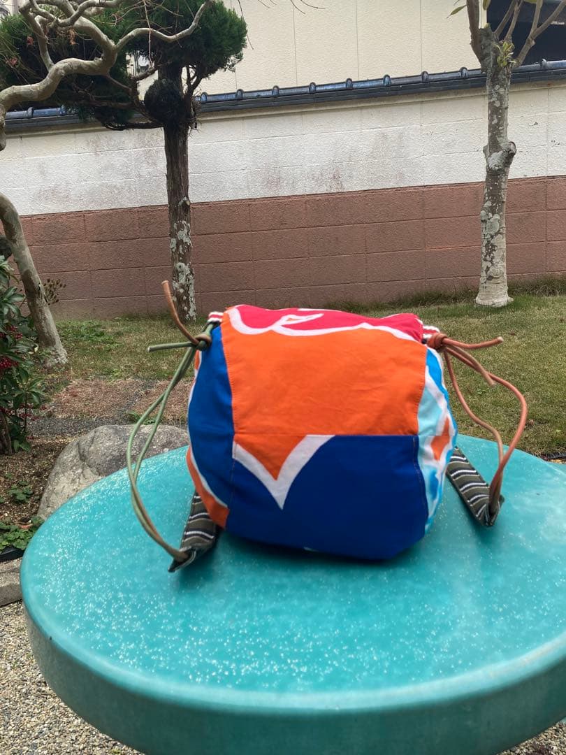 大漁旗のころんとしたカラフルリュック