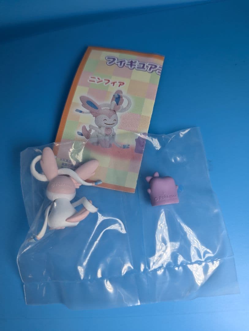 絶版　未開封　ポケセン限定　へんしん！メタモンシリーズニンフィア　ガチャガチャ