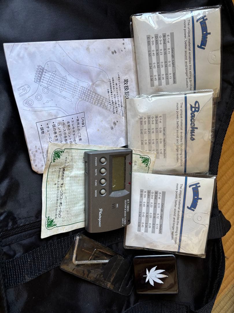 SELDERエレキギター ブラック ストラップ・ケース付き【中古品】