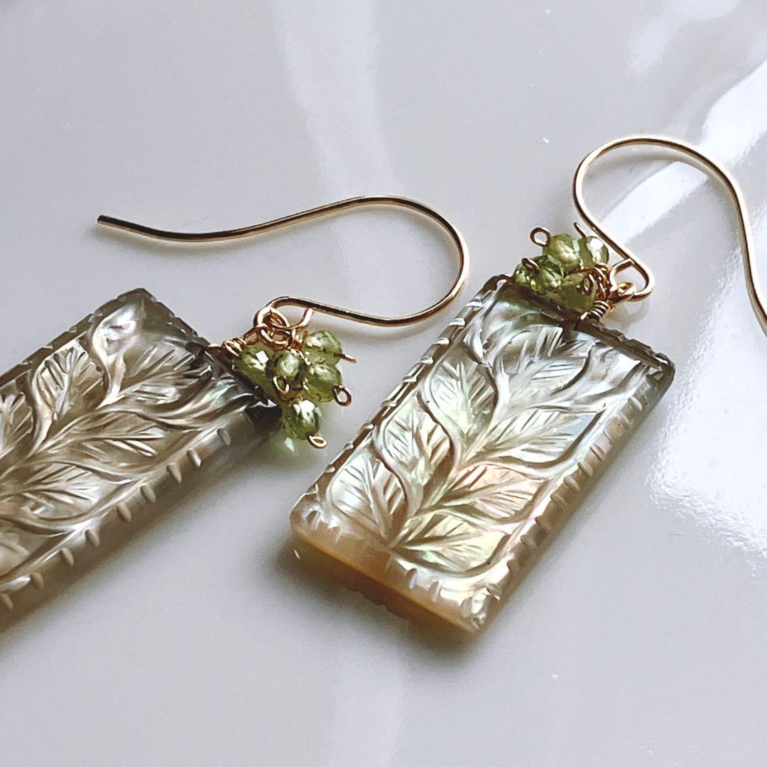 一点物✧スモーキークォーツ/MOPヘリコニアリーフカービングピアス✧