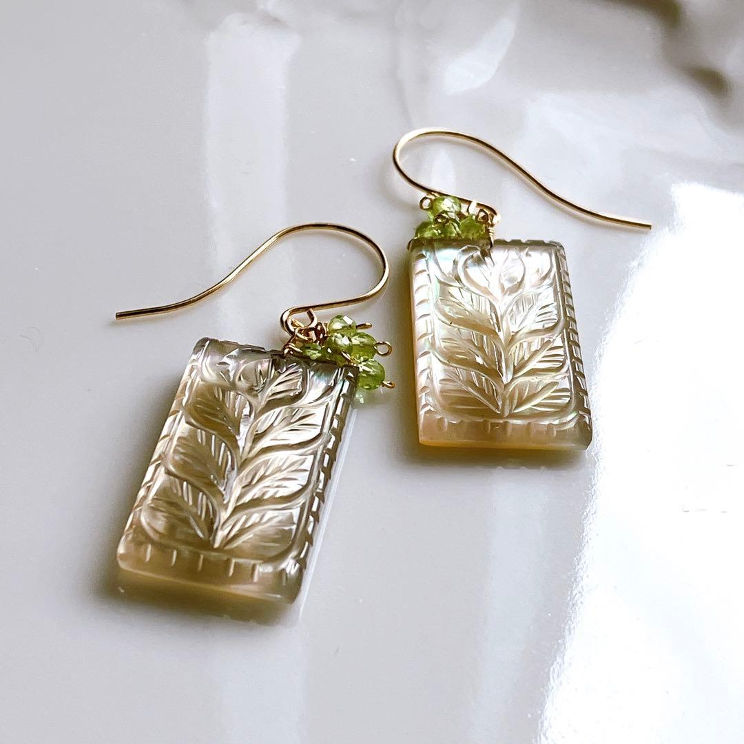 一点物✧スモーキークォーツ/MOPヘリコニアリーフカービングピアス✧