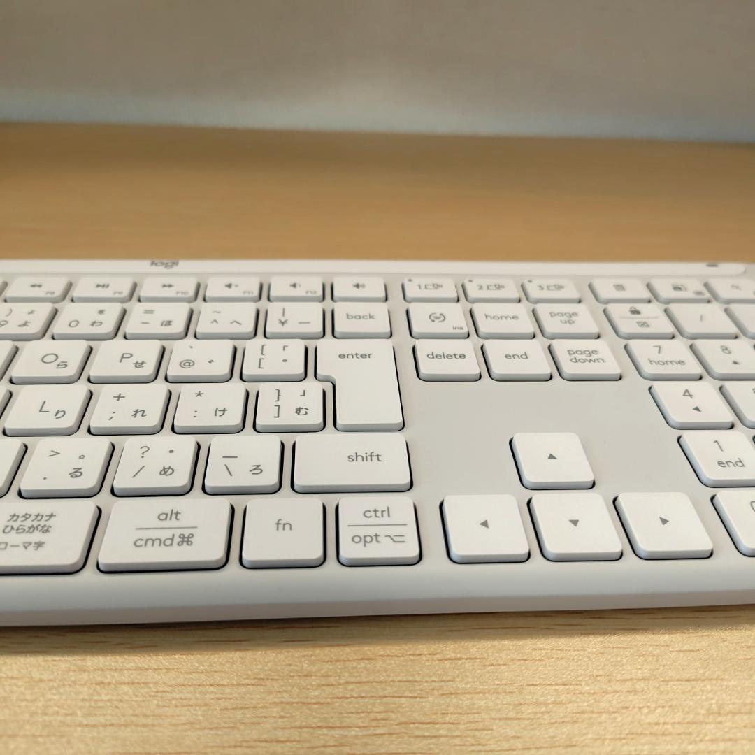 ほぼ未使用✨美品 ロジクール ワイヤレス キーボード K950 ホワイト白 無線