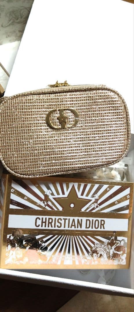 新品未使用品　2025☆ホリデー☆Christian Dior ゴールド ポーチ