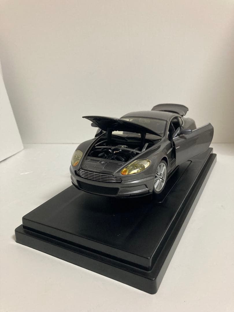 007 アストンマーチン(DBS)