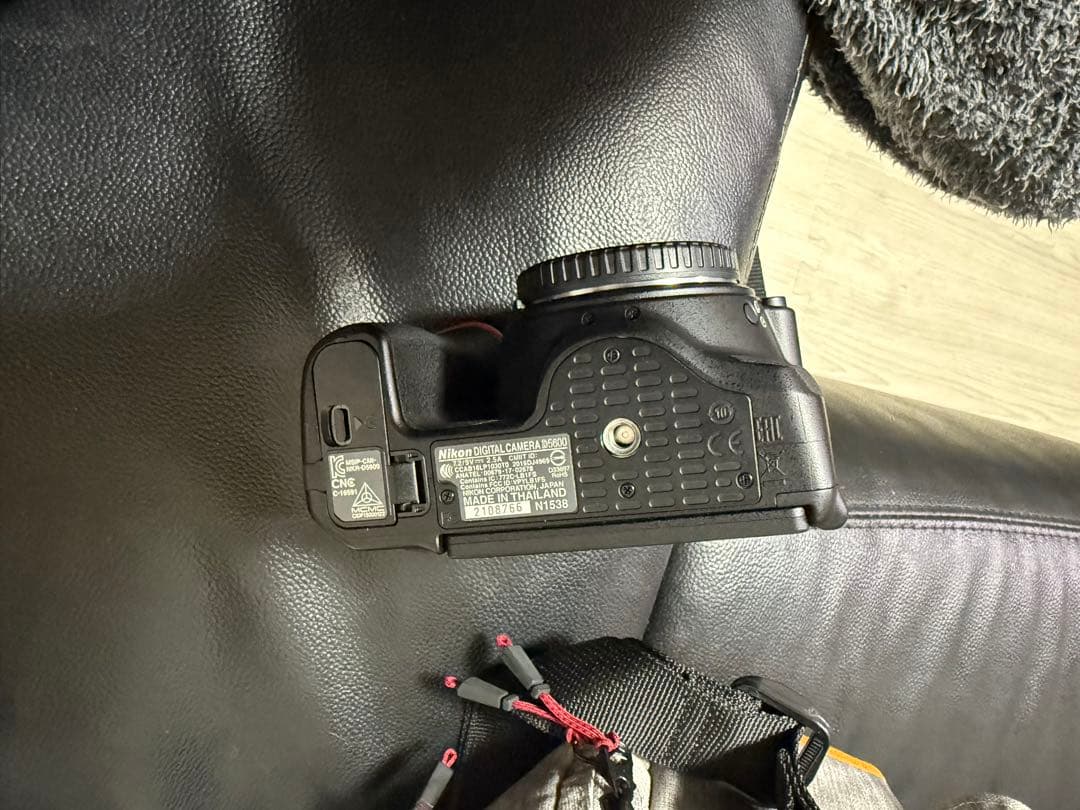 【超美品】 ニコン Nikon D5600 ダブルズームキット