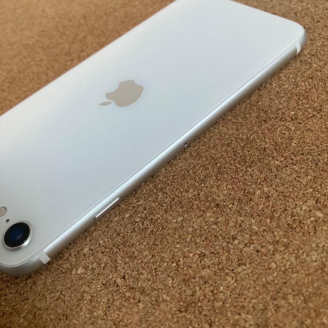 4168【早い者勝ち】美品☆電池新品☆iPhoneSE2 64GB SIMフリー