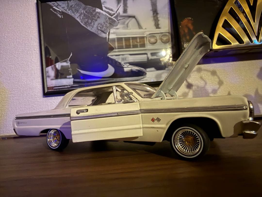 Chevrolet Impala 1964 Lowrider 1/24 ミニカー