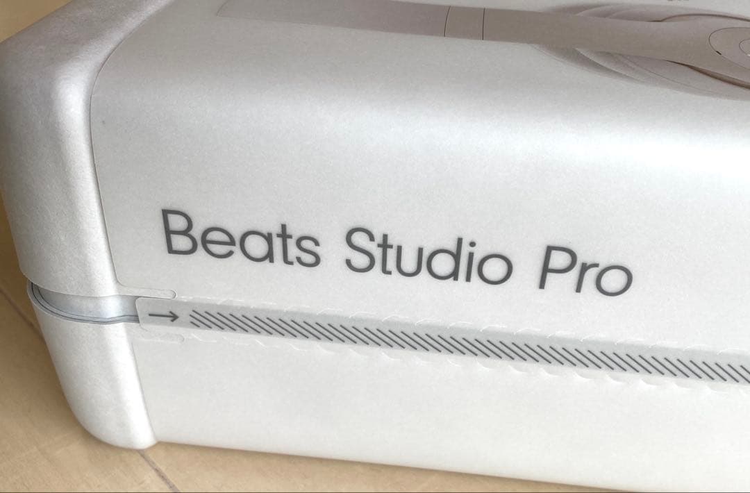 Beats Studio Pro ワイヤレスヘッドホン　サンドストーン　中古