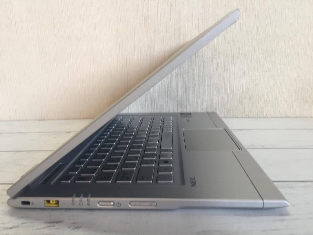 NEC HZ650/BAS 13.3型/軽量・コンパクト/Office/Win