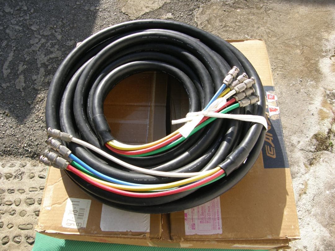 カナレ　V5-5CFB　75Ωケーブル中品動作品の出品です❣
