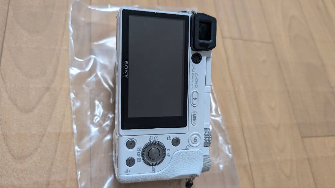 SONY α6000 ダブルズームレンズキット+50mm単焦点レンズ付き