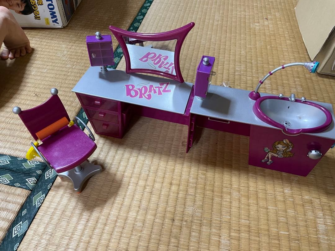 BRATZ ブラッツ　ドレッサー　グッズ　人形