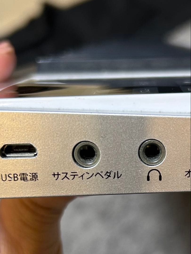 61鍵 デジタルキーボード 本体　充電で野外でも！