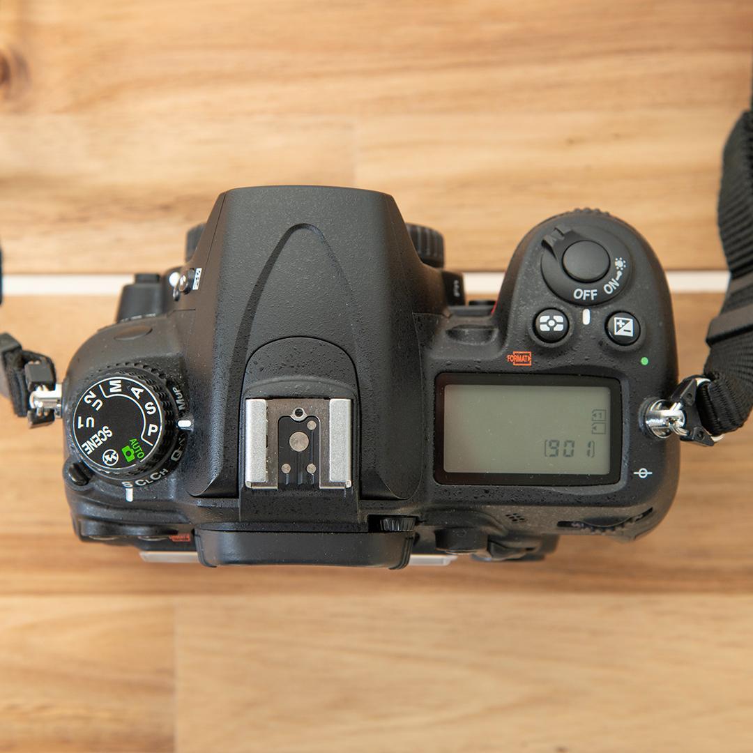 Nikon D7000（シャッター回数5700回、DXレンズ３本、付属品付き）