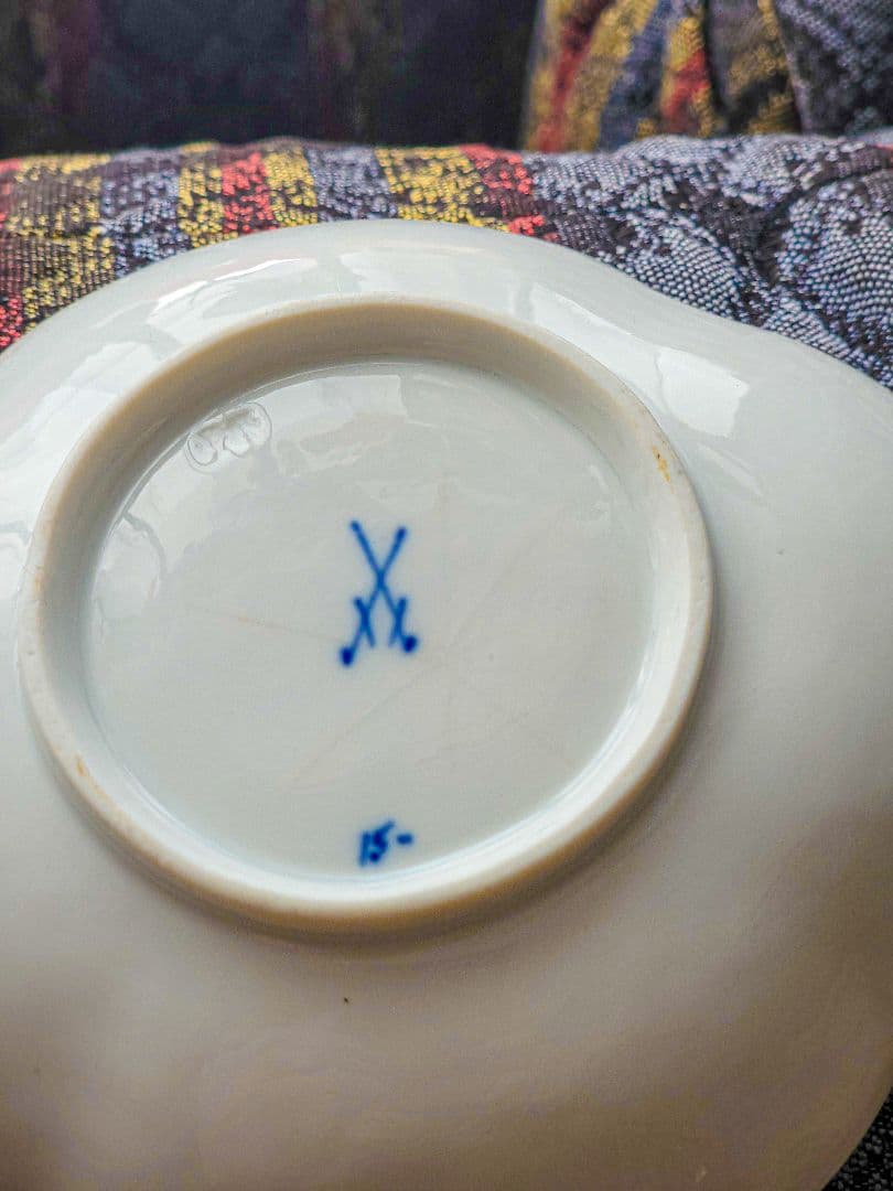 【極希少】 Meissen (マイセン) 一級品 四つ葉型 金彩と赤花の咲き誇る