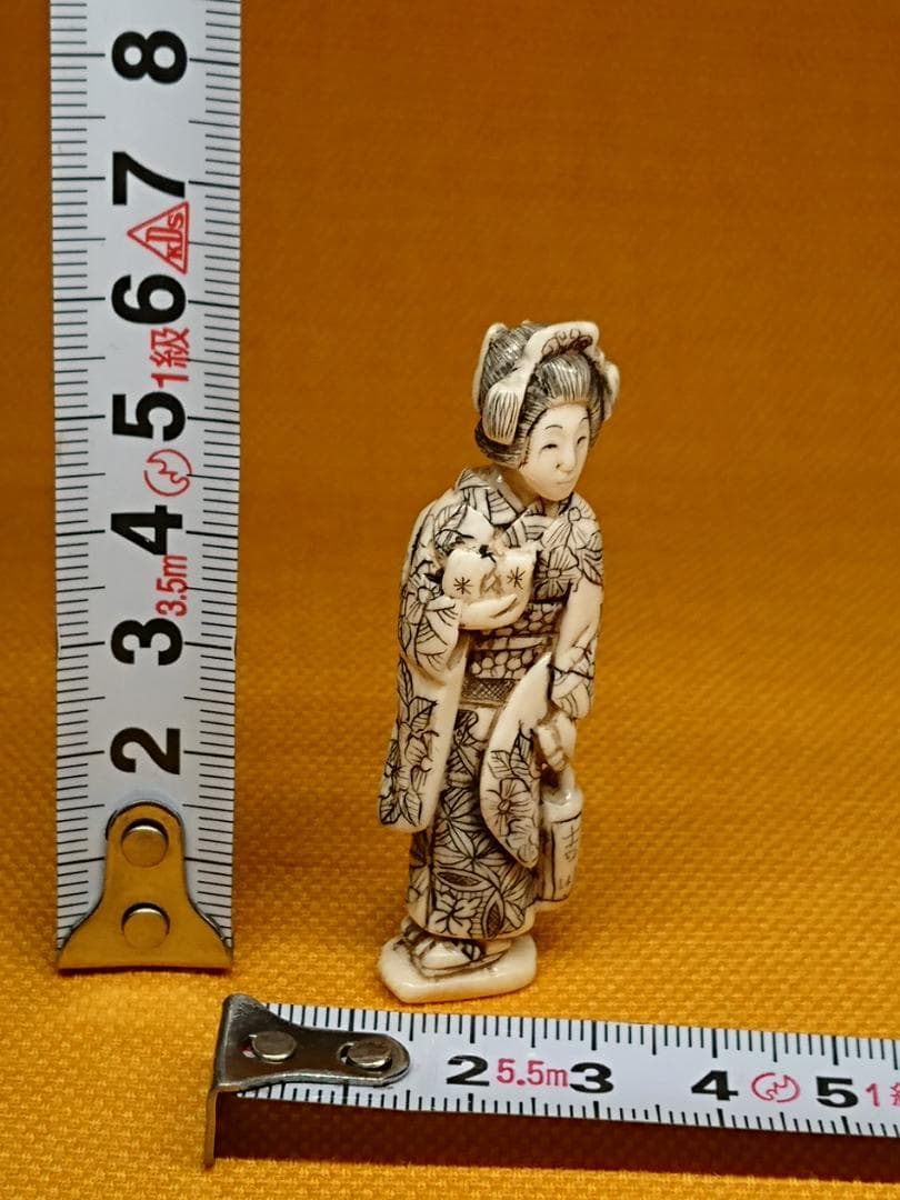 人形　天然素材　彫刻　彫像　根付　置物　インテリア　工芸品　美術品　A2505