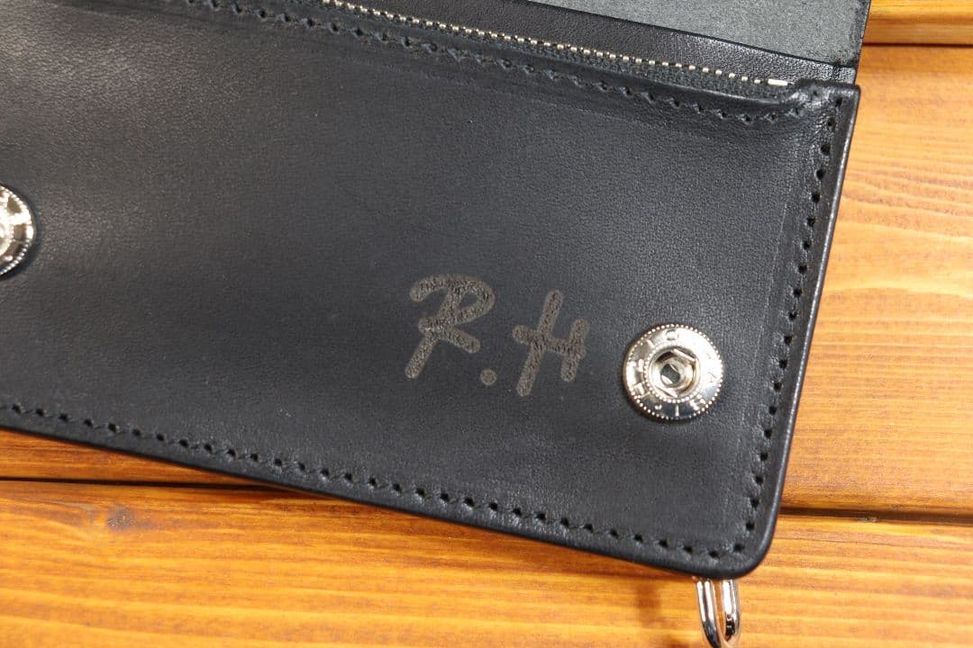 スタッズ ミドルウォレット 革黒 糸黒 栃木レザー使用