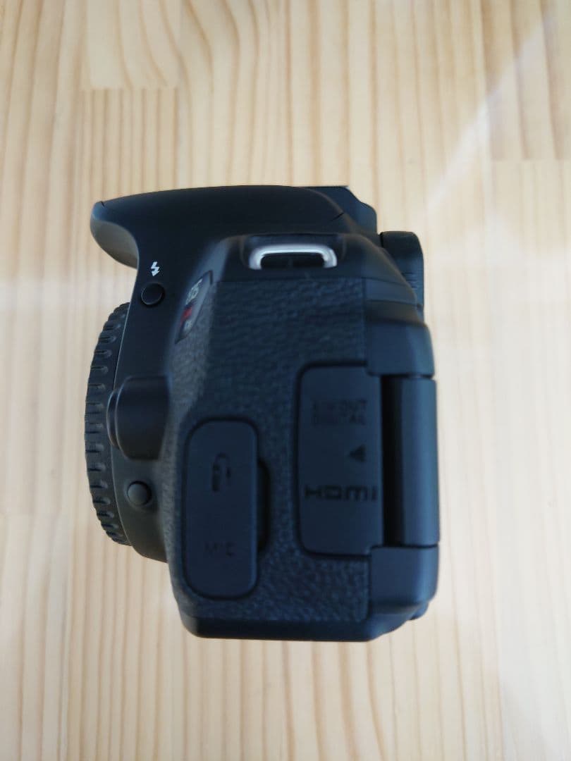 美品 Canon キャノン EOS Kiss X7i シャッター数 約1606回