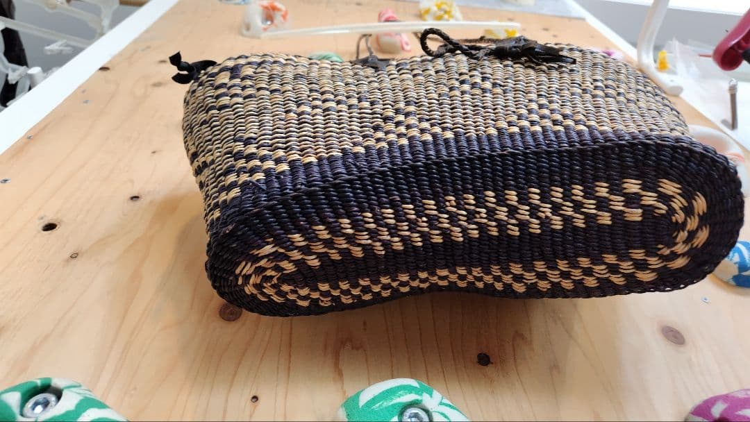 編み込みかごバッグ 黒とベージュ　ブティック購入三万くらい