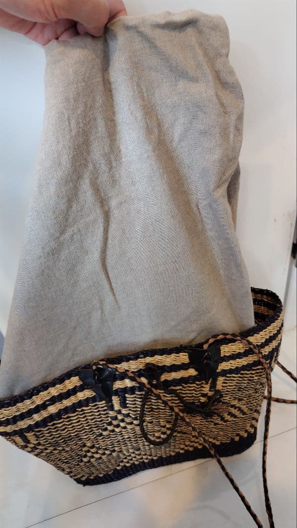 編み込みかごバッグ 黒とベージュ　ブティック購入三万くらい