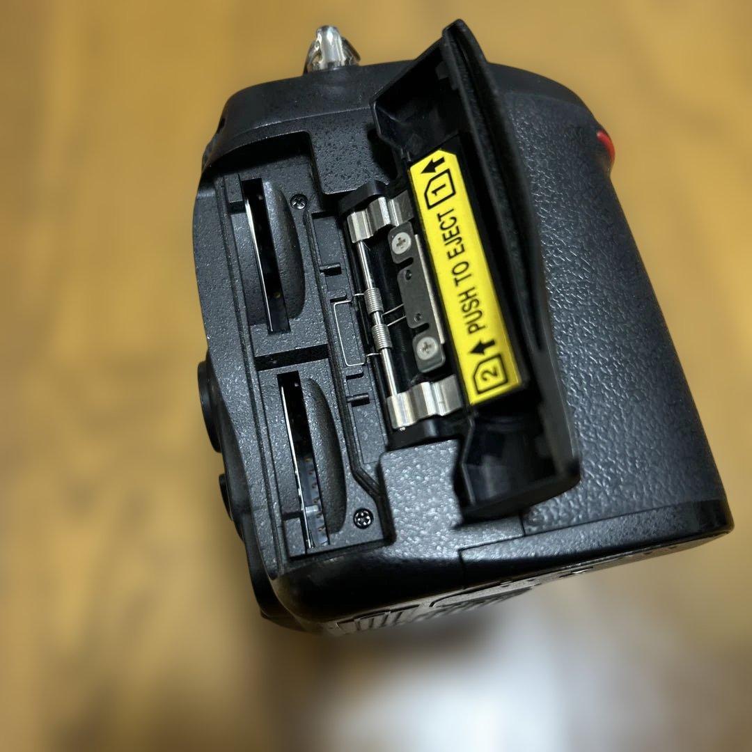 Nikon D7000 デジタル一眼レフカメラ