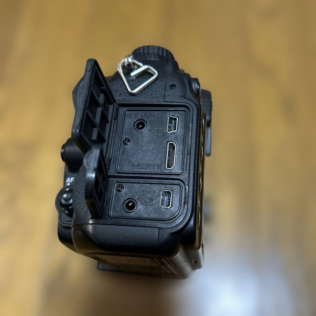 Nikon D7000 デジタル一眼レフカメラ