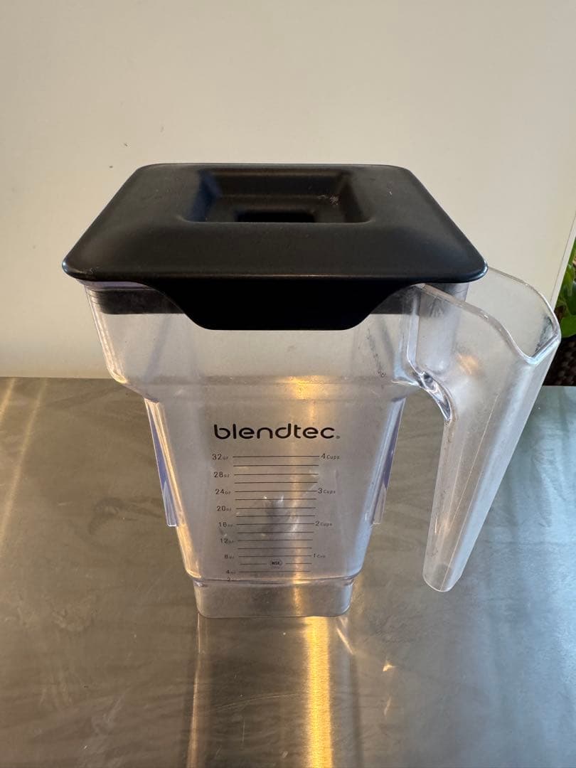 Blendtec 825 業務用ブレンダー 定価26万円 飲食店新規オープン
