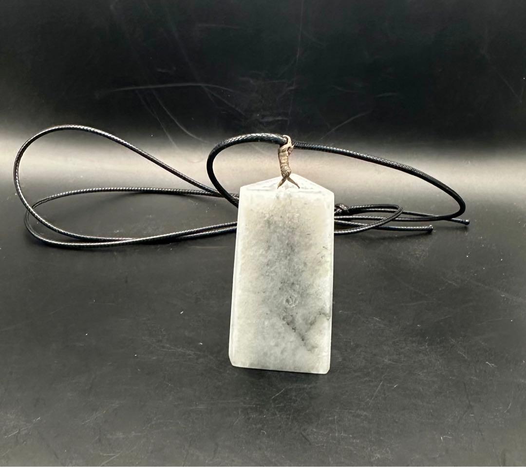 翡翠の仏像ペンダントネックレス