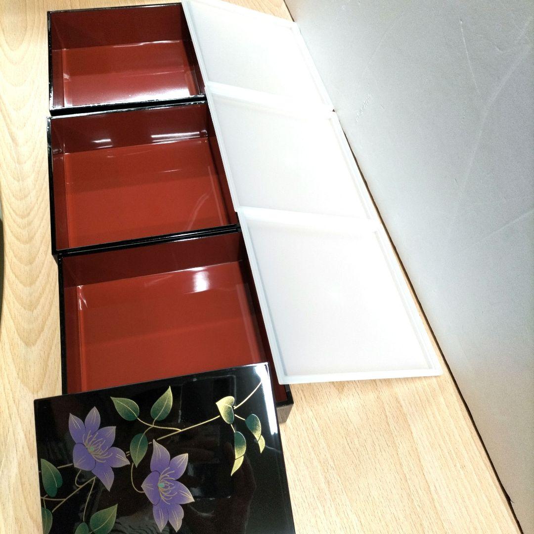 三段重　黒内朱　鉄仙花