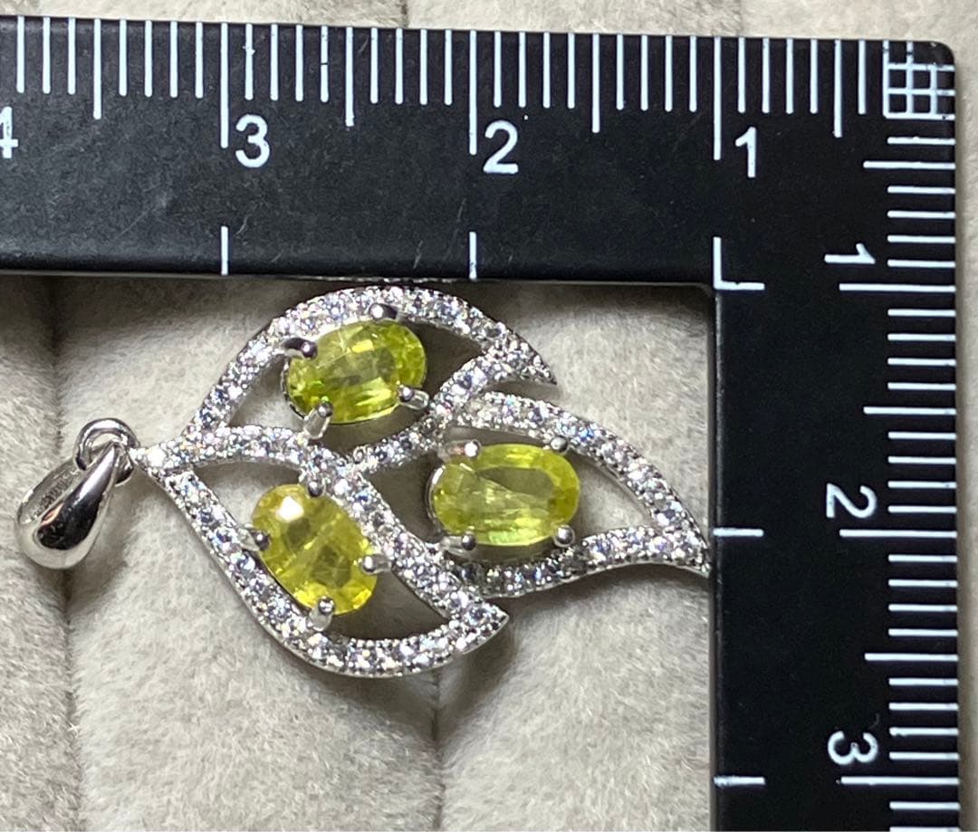 天然スフェーン3石ペンダントトップ