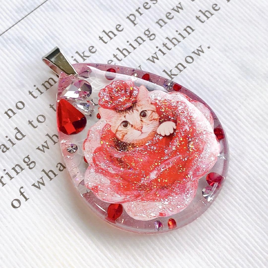 同梱値引100円❤️No.2472 レジン ペンダントトップ 猫 ネコ ねこ ♡