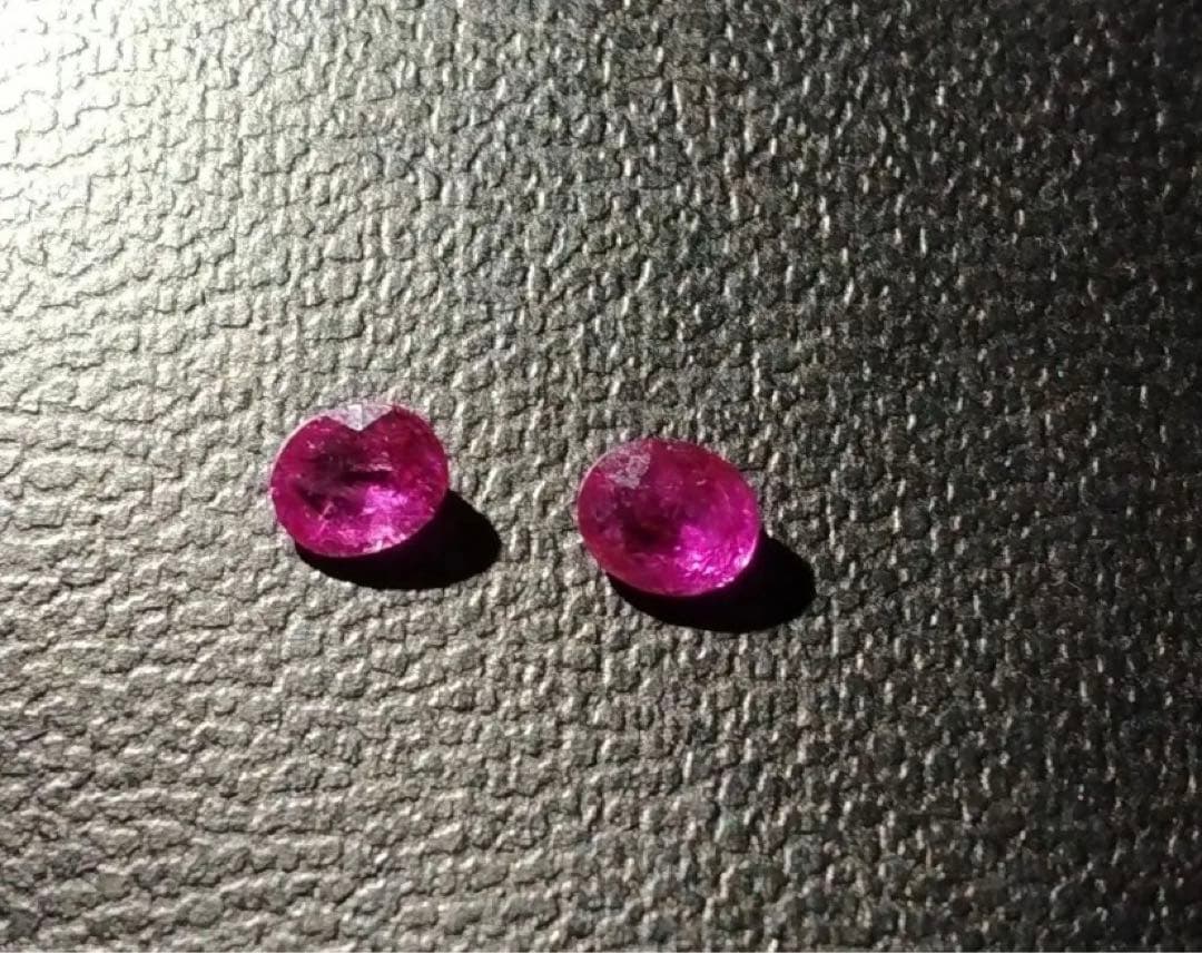 天然ルービピアスルース　天然色　非加熱無処理　ミャンマー製 1.1ct