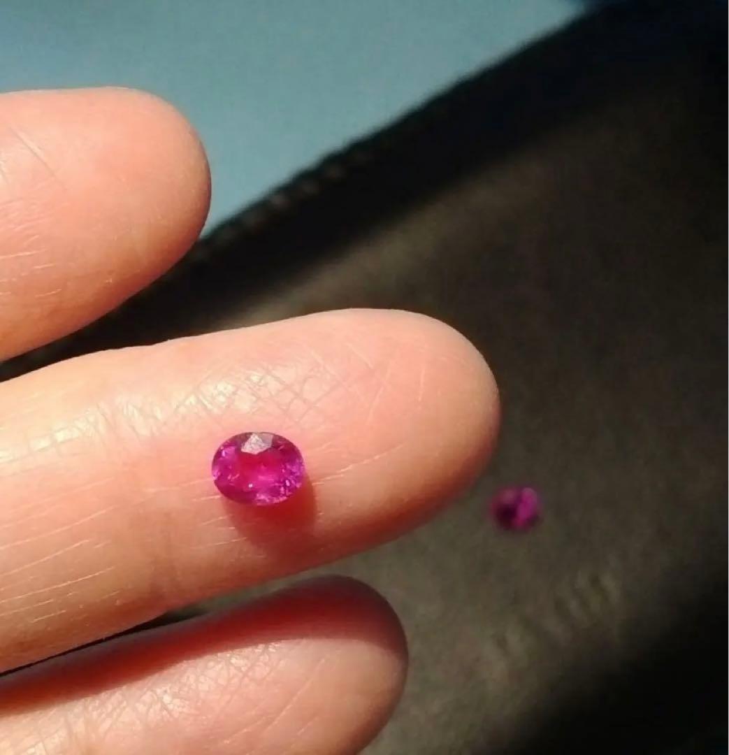 天然ルービピアスルース　天然色　非加熱無処理　ミャンマー製 1.1ct