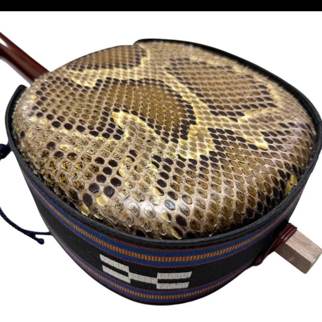 新城慎幸作 三線 紅木棹 本皮強化張り 保証書付 ハードケース付 沖縄三線