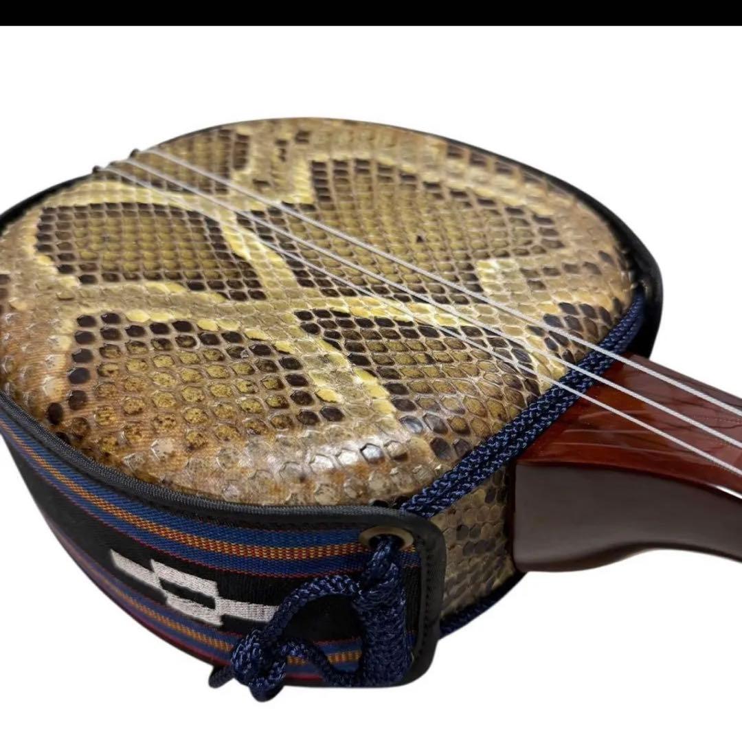 新城慎幸作 三線 紅木棹 本皮強化張り 保証書付 ハードケース付 沖縄三線