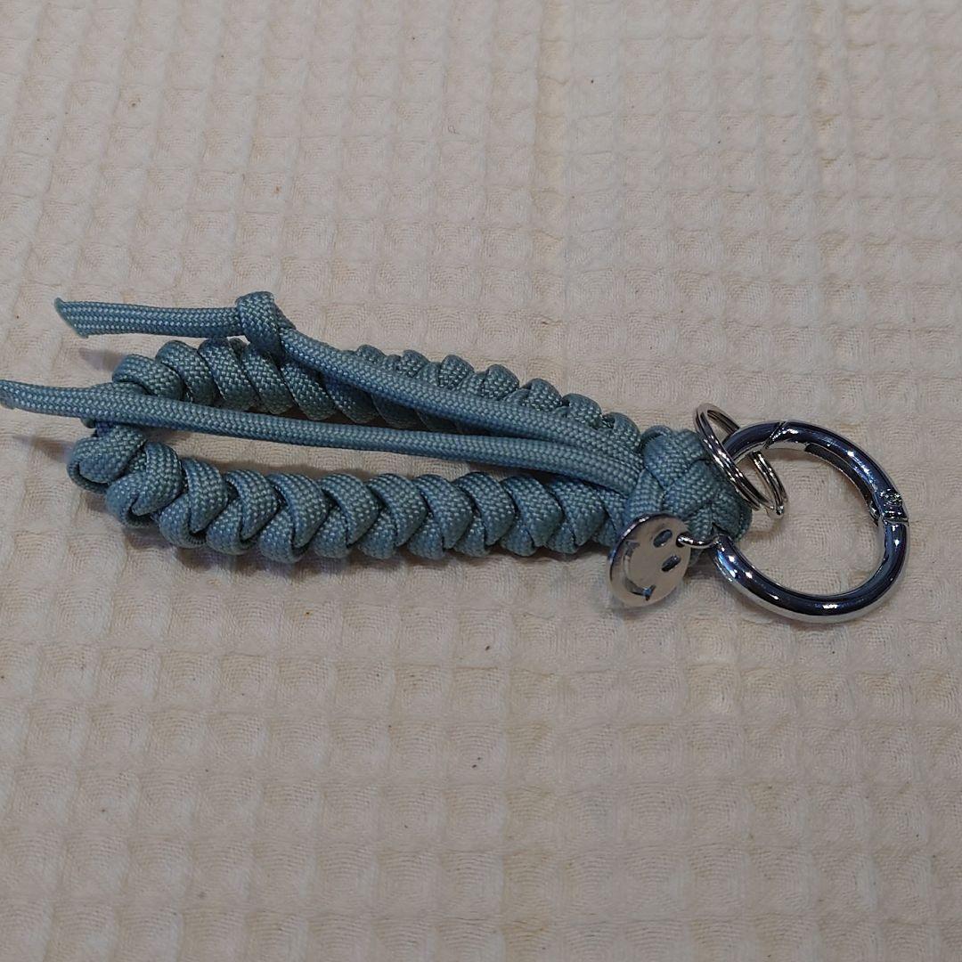 【P26】パラコード　スマイル　キーチャーム　編み込みストラップ　ハンドメイド♡