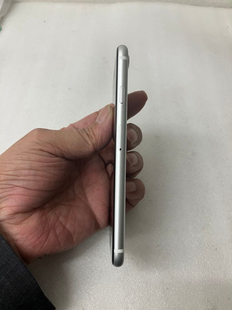 Apple iPhone SE (第2世代) 64G ホワイト 本体