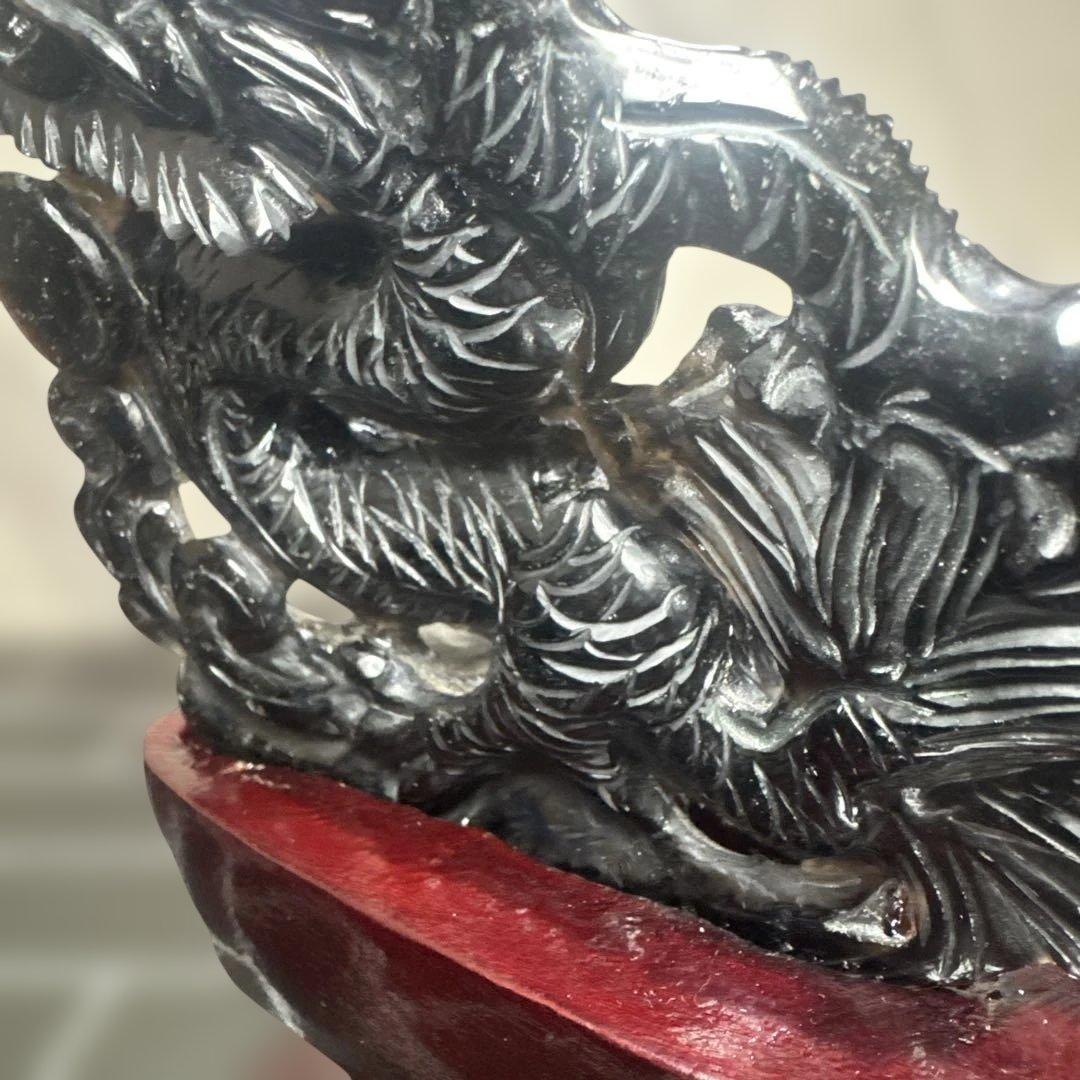 【高品質】山東省産 モリオン 龍彫刻 原石 台座付き