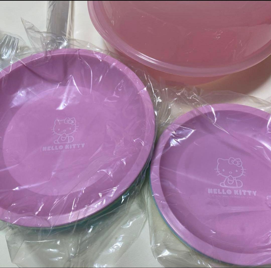 HELLO KITTY キャンピングテーブルウェアセット　弁当箱