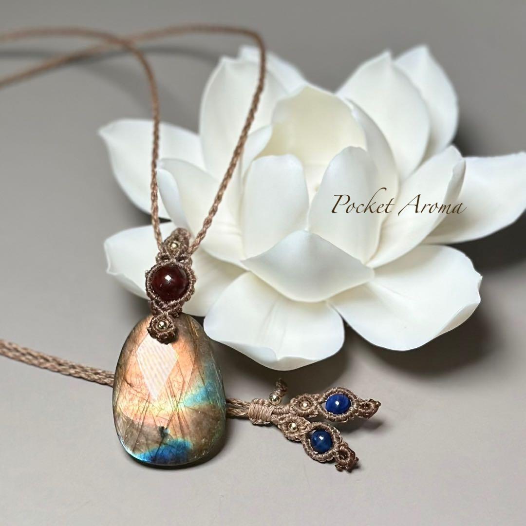 『夕暮』ラブラドライトとプラジオクレースムーンストーンのマクラメネックレス